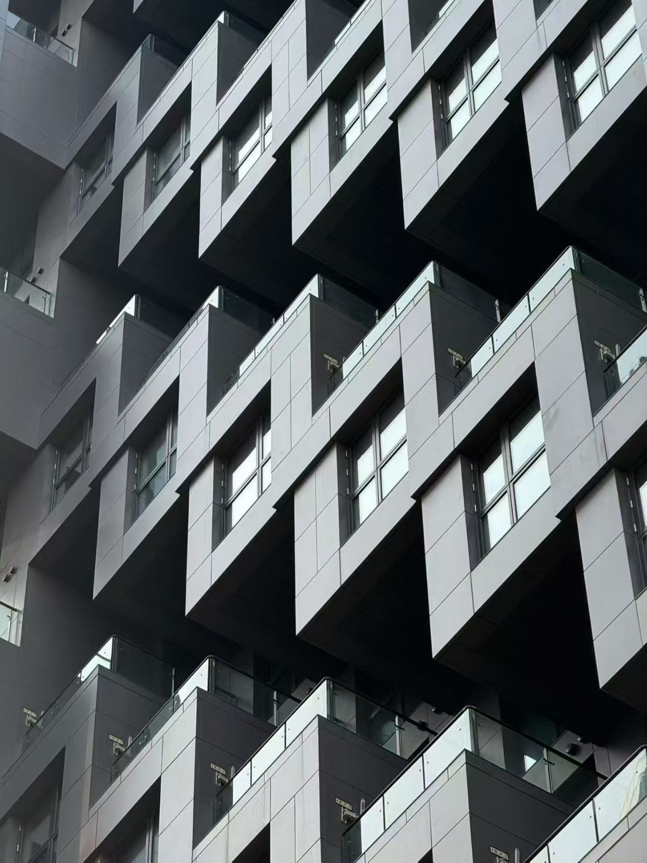Silver parametric facade modules on high-rise tower