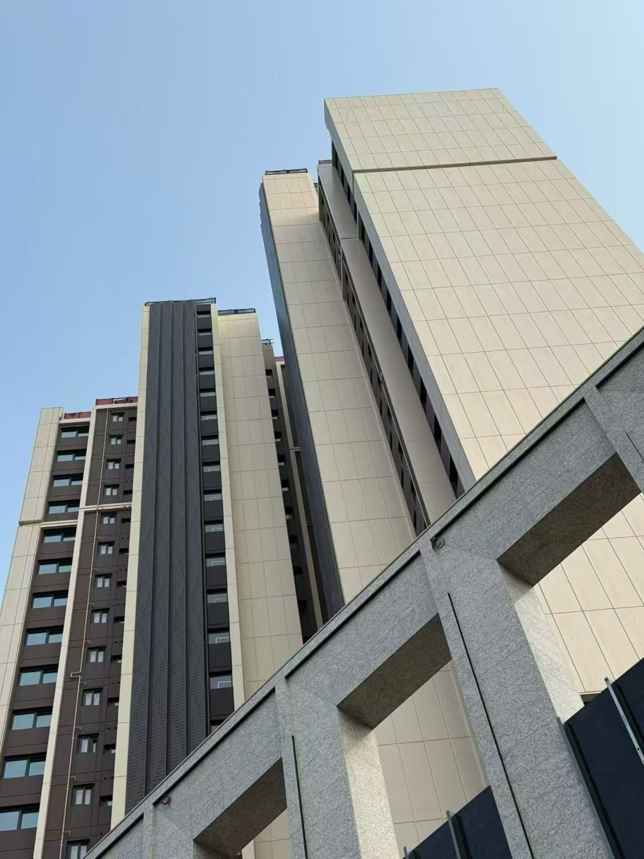 Light-colored large-format panels on Seoul residential towers